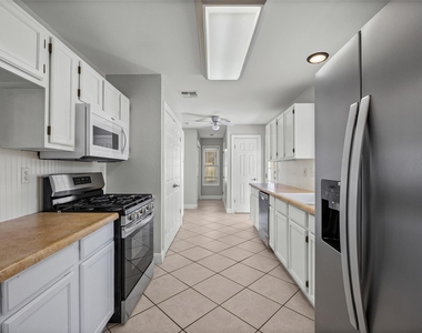2502 Cynthia Ct - Photo Thumbnail 3