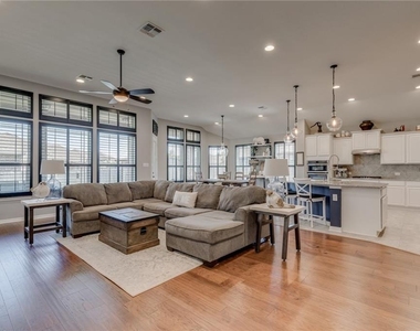 1528 Graford St - Photo Thumbnail 6