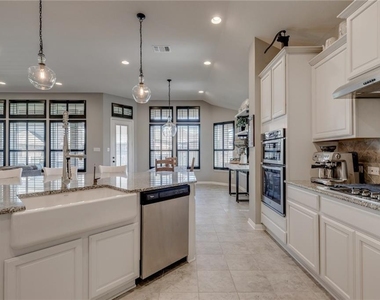 1528 Graford St - Photo Thumbnail 9