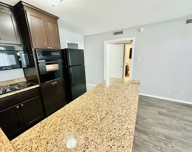 601 W 11th St - Photo Thumbnail 6