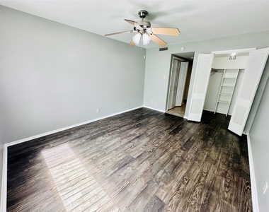 601 W 11th St - Photo Thumbnail 18