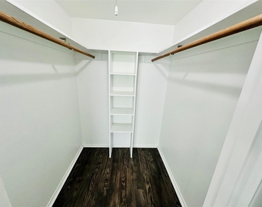 601 W 11th St - Photo Thumbnail 19