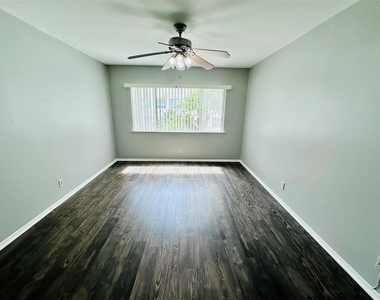601 W 11th St - Photo Thumbnail 16