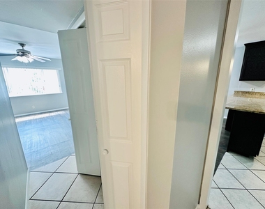 601 W 11th St - Photo Thumbnail 14