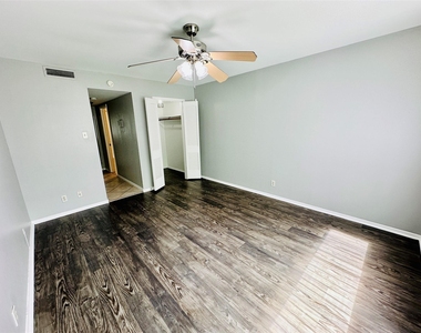 601 W 11th St - Photo Thumbnail 17