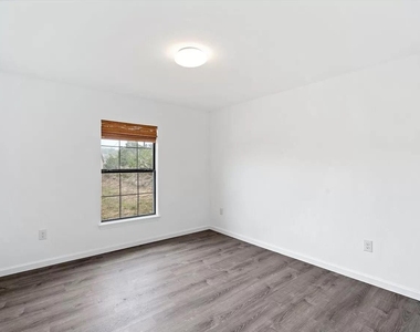 150 Hart Ln - Photo Thumbnail 10