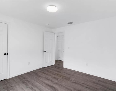 150 Hart Ln - Photo Thumbnail 5