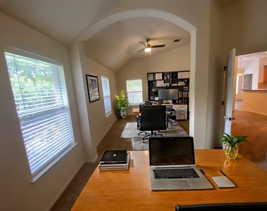 1002 Mesquite Hollow Pl - Photo Thumbnail 23