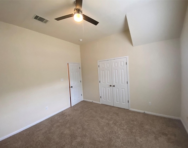 1002 Mesquite Hollow Pl - Photo Thumbnail 16