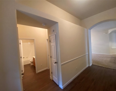 1002 Mesquite Hollow Pl - Photo Thumbnail 2