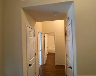 1002 Mesquite Hollow Pl - Photo Thumbnail 14