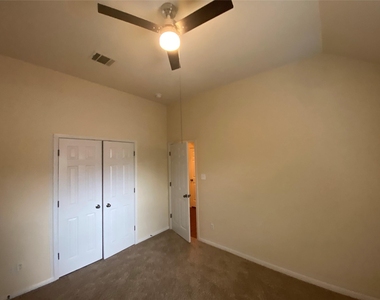 1002 Mesquite Hollow Pl - Photo Thumbnail 21