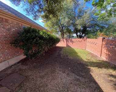 1002 Mesquite Hollow Pl - Photo Thumbnail 32