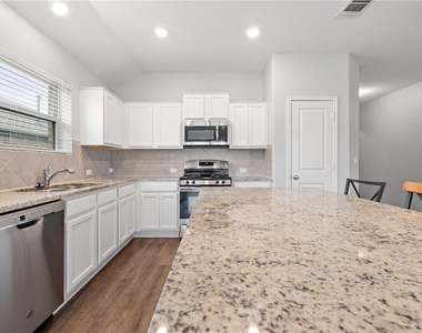 7405 Spring Ray Dr - Photo Thumbnail 3