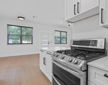 7204 Carver Ave - Photo Thumbnail 12