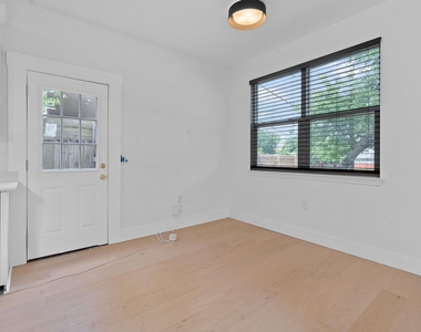 7204 Carver Ave - Photo Thumbnail 13