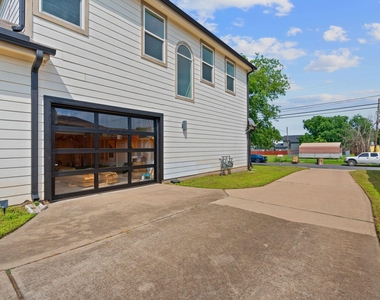 7204 Carver Ave - Photo Thumbnail 4