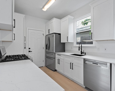 7204 Carver Ave - Photo Thumbnail 9