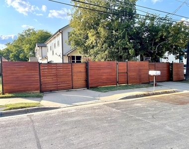 7204 Carver Ave - Photo Thumbnail 2