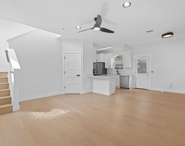 7204 Carver Ave - Photo Thumbnail 6