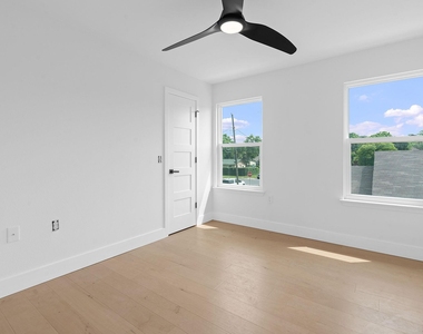7204 Carver Ave - Photo Thumbnail 25