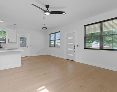 7204 Carver Ave - Photo Thumbnail 8