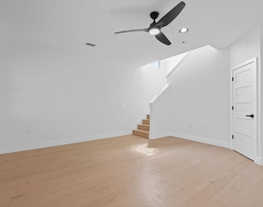 7204 Carver Ave - Photo Thumbnail 7