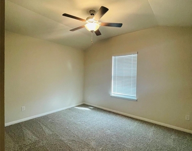 13724 Heartland Dr - Photo Thumbnail 12