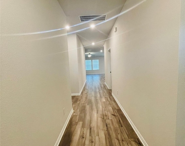 13724 Heartland Dr - Photo Thumbnail 15