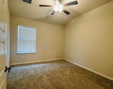 13724 Heartland Dr - Photo Thumbnail 19