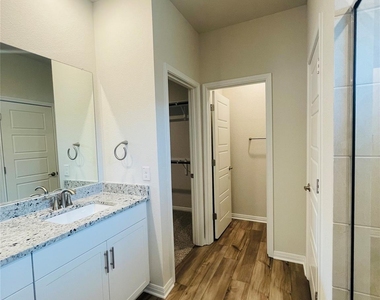 13724 Heartland Dr - Photo Thumbnail 1