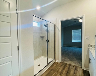 13724 Heartland Dr - Photo Thumbnail 2