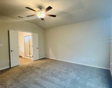 13724 Heartland Dr - Photo Thumbnail 4