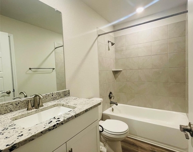 13724 Heartland Dr - Photo Thumbnail 13