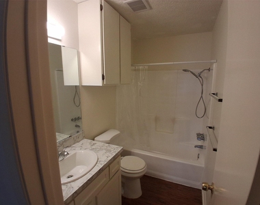 6807 Colony Loop Dr - Photo Thumbnail 7