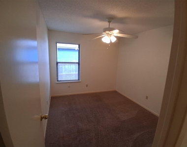 6807 Colony Loop Dr - Photo Thumbnail 5