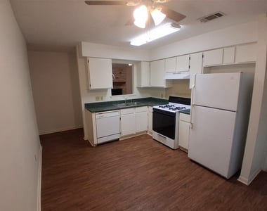 6807 Colony Loop Dr - Photo Thumbnail 2