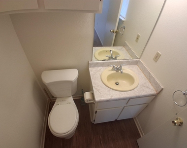 6807 Colony Loop Dr - Photo Thumbnail 8
