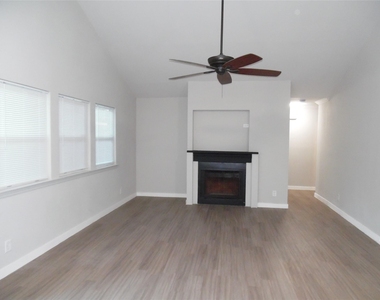 1209 Green Valley Cv - Photo Thumbnail 2