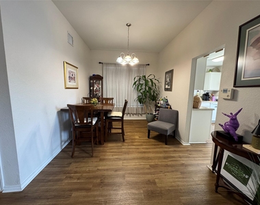 1015 Thackeray Ln - Photo Thumbnail 6