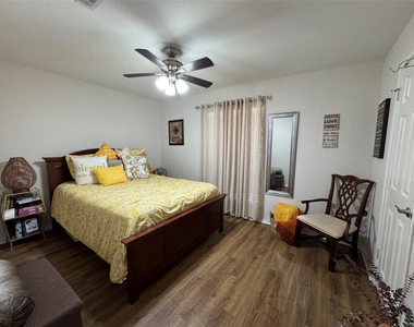1015 Thackeray Ln - Photo Thumbnail 9