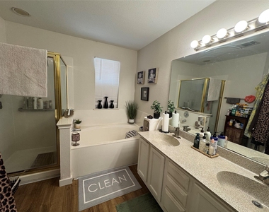 1015 Thackeray Ln - Photo Thumbnail 8