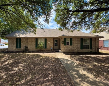 1015 Thackeray Ln - Photo Thumbnail 1