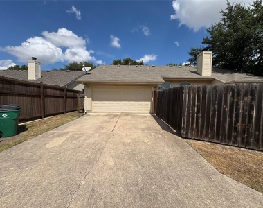 1015 Thackeray Ln - Photo Thumbnail 12