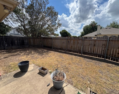1015 Thackeray Ln - Photo Thumbnail 13