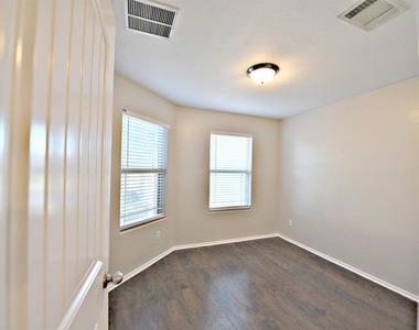17708 Bridgefarmer Blvd - Photo Thumbnail 9