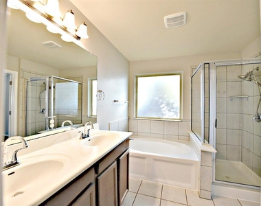 17708 Bridgefarmer Blvd - Photo Thumbnail 12