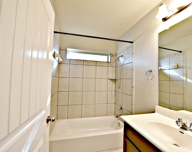 17708 Bridgefarmer Blvd - Photo Thumbnail 13