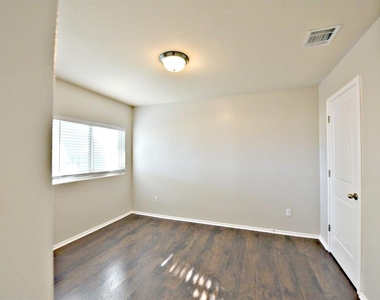 17708 Bridgefarmer Blvd - Photo Thumbnail 10