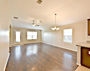 17708 Bridgefarmer Blvd - Photo Thumbnail 3